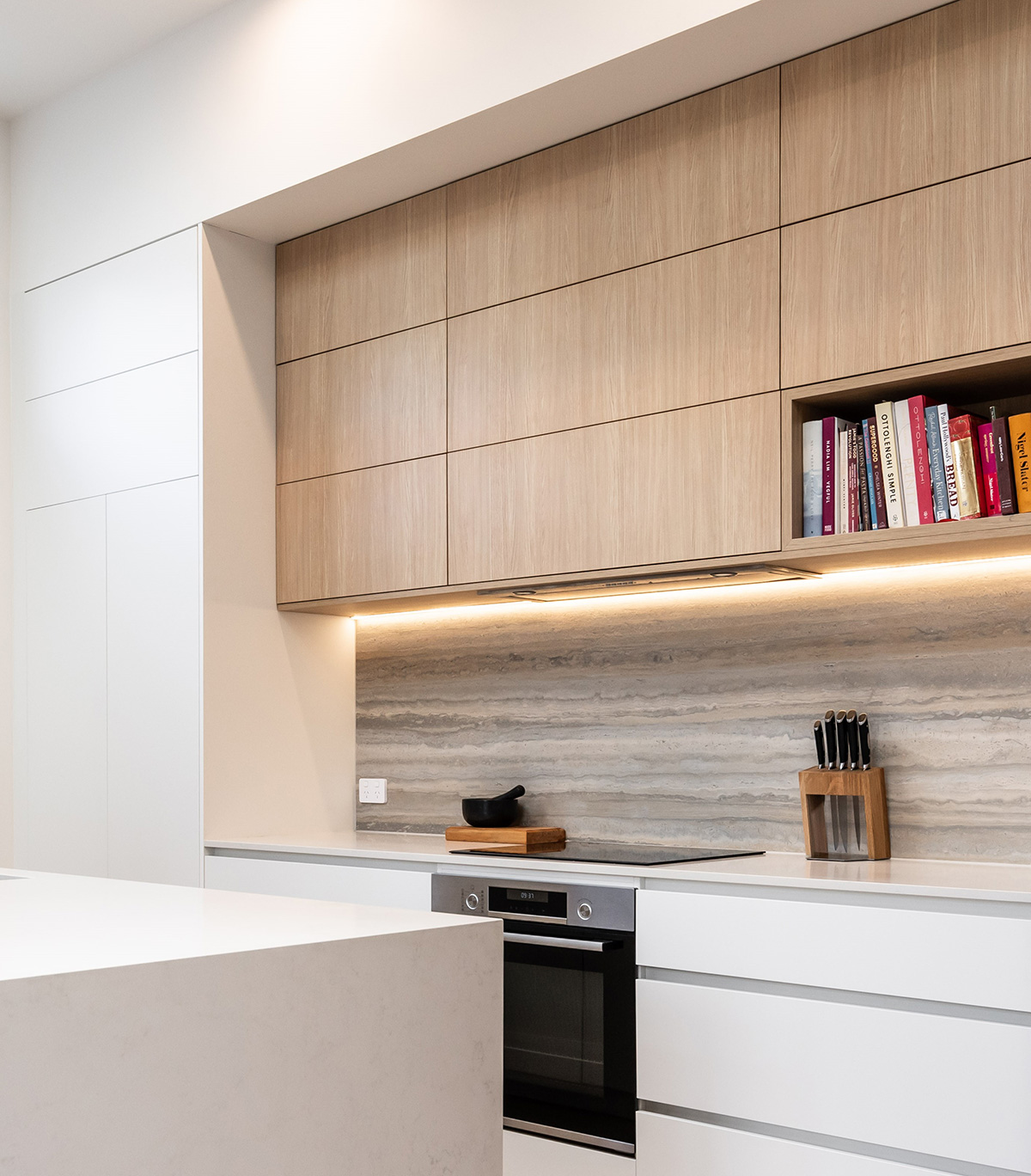 travertine-kitchen-splashback